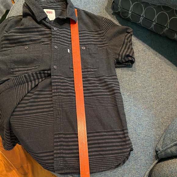 👔 Levi's Mens Button Down Shirt Black and Gray Stripes Size M Long Sleeves - Picture 11 of 11